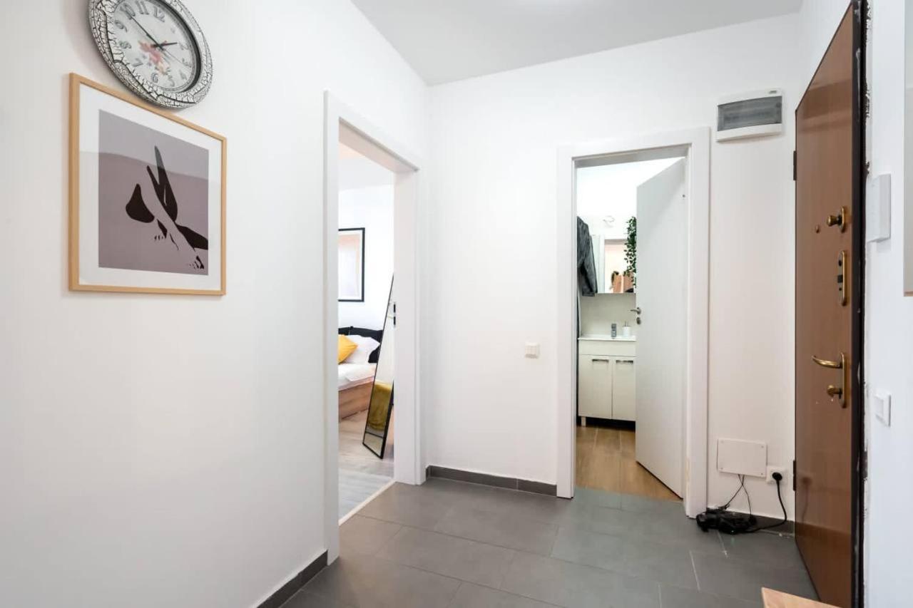 Ferienwohnung Carol New Building With Balcony Bukarest Exterior foto